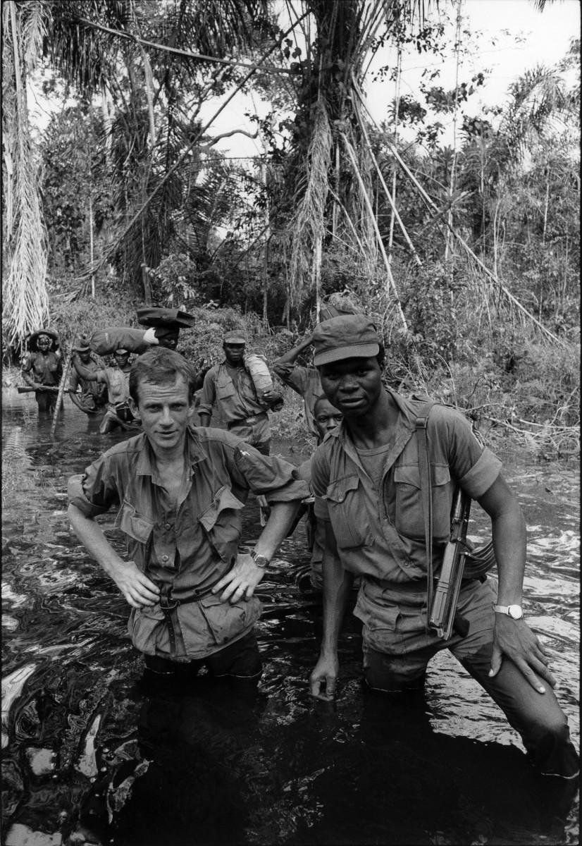 Don McCullin, Gilles Caron (Onitsha, Biafra, Nigeria, avril 1968) 1968 © Don McCULLIN